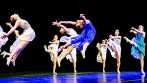 Ukrainische Tänzer begeistern im Parktheater mit eleganten Schritten