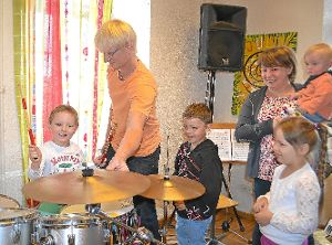 Mit Begeisterung konnten die  Kinder beim Akkordeonverein Brigachtal  die Instrumente ausprobieren.  Foto: Ursula Kaletta Foto: Schwarzwälder-Bote