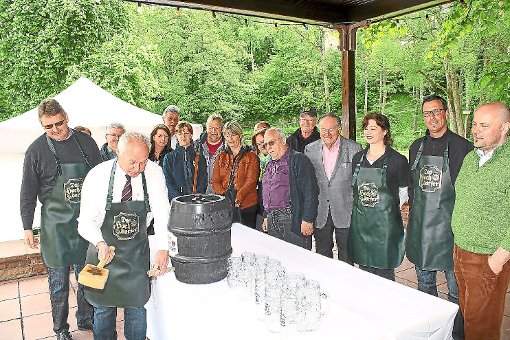 Bei der Eröffnung des Biergartens im Altensteiger Stadtpark herrschte allenthalben Optimismus. Foto: Köncke