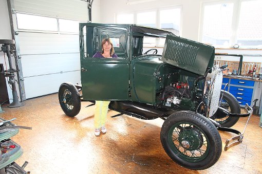 Ute Bronner restauriert den Ford Pick-up selbst und will ihn dann auch fahren. Foto: Steinmetz Foto: Schwarzwälder-Bote
