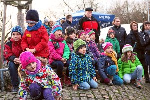 Viele Kinder besuchten den Weihnachstmarkt in Dotternhausen und verfolgten das bunte Programm. Foto: Schatz Foto: Schwarzwälder-Bote