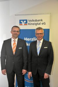 Führen die Volksbank Kinzigtal gemeinsam (von links): Oliver Broghammer und Martin Heinzmann. Foto: Adler Foto: Schwarzwälder-Bote