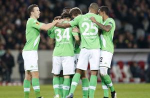 Jubel über das Weiterkommen in der Europa League: Die Spieler des VfL Wolfsburg. Foto: dpa