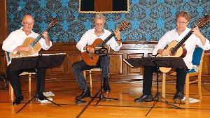 Hatten sogar ein selbst komponiertes Lied im Gepäck dabei (von links): die Cuadro sur-Musiker Armin Krüger, Thomas Vogt und Wolfgang Schubart.   Foto: Schrader