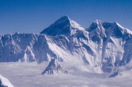 Am Mount Everest sterben mindestens 19 Menschen bei einem Lawinenabgang, der durch das schwere Erdbeben ausgelöst wurde. Foto: EPA