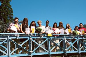 Erfolgreiche Integrationskurs-Absolventen mit  Kursleiterin Ina Pfau (vierte von links)  Foto: Volkshochschule Foto: Schwarzwälder-Bote