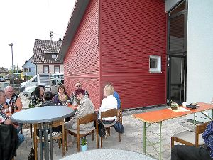 Mit dem Frühlingsfest weihte die Kirchengemeinde die Terrasse am neu gebauten Gemeindehaus ein. Foto: Stocker Foto: Schwarzwälder-Bote