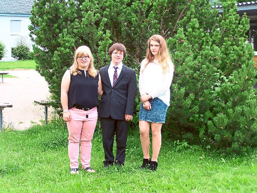 Jessica Pfau, Manuel Rüdiger und Nelli Reiswick  feierten  an der Eickenäcker-Schule ihren Abschluss. Foto: Eichenäcker-Schule Foto: Schwarzwälder-Bote