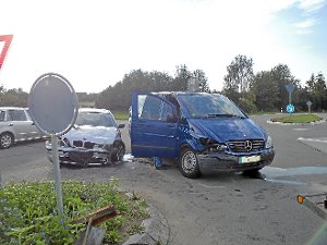m Dienstagabend sind bei einem Unfall an der Einmündung der K 7174 in die B 463 bei Winterlingen zwei Personen schwer verletzt worden. (Symbolfoto) Foto: Schwarzwälder-Bote