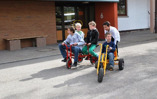 Mit robusten Fahrzeugen können sich die Schüler auf dem Gelände der Ludwig-Uhland-Schule so richtig austoben. Foto: Fisel Foto: Schwarzwälder-Bote