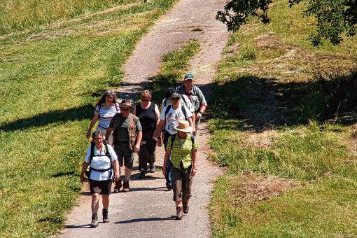Die Wanderung führt Monika Recktenwald (links) vom Schwarzwaldverein.Foto: Archiv Foto: Schwarzwälder-Bote