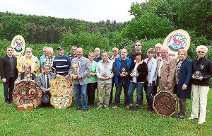 So sehen Sieger aus:  Die Gewinner des 52. Alters- und Seniorenschießens in Simmozheim. Foto: Kraushaar Foto: Schwarzwälder-Bote