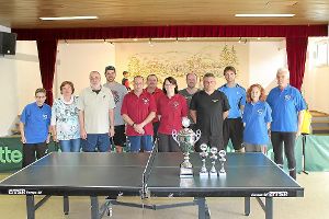 Fünf Teams nahmen an den Tischtennismeisterschaften der Vereine in Burladingen teil. Foto: Pfister Foto: Schwarzwälder-Bote