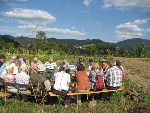 Das Forum Pro Schwarzwaldbauern  bei der Begegnung mit dreierlei Gegenbewegungen.  Foto: Jäckle Foto: Schwarzwälder-Bote