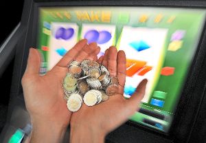 Für Glücksspielautomaten fällt künftig eine höhere Steuer als bisher an. Foto: Leonhardt Foto: Schwarzwälder-Bote