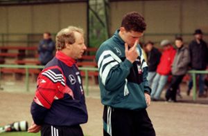 Nachdem er sich in Karlsruhe zu einem Top-Torjäger entwickelt hatte, wurde Sean Dundee 1997 im Eilverfahren eingebürgert, um für Deutschland spielen zu können. Doch die Beziehung zu Bundestrainer Berti Vogts war schwierig. Der gebürtige Südafrikaner und spätere VfB-Torjäger Dundee kam nur zu einem Einsatz im deutschen Trikot – für die damalige A 2.  Foto: imago