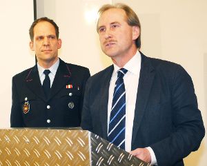 Oberbürgermeister Jürgen Gneveckow (rechts) bittet um Geduld, Jörg Sauter will Taten sehen. Foto: Eyrich