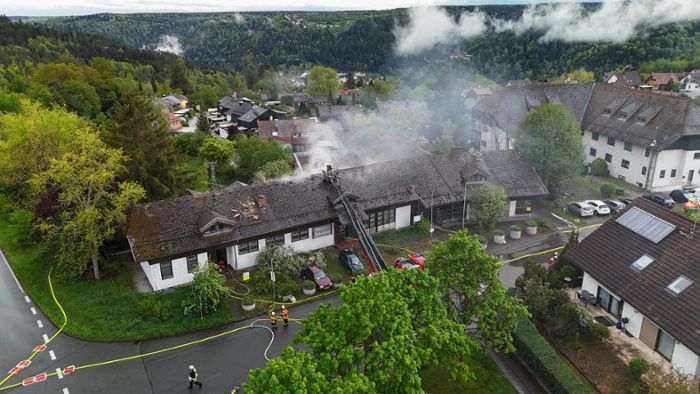 Großaufgebot kämpft gegen Brand  im ehemaligen Höhenrestaurant