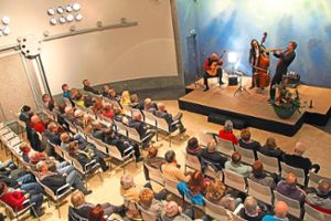 Das Trio Tino hat bei seinem Konzert im Holcim-Werkforum in Dotternhausen zahlreiche  Zuhörer mit  abwechslungsreicher  Musik  erfreut. Foto: Holcim Foto: Schwarzwälder-Bote