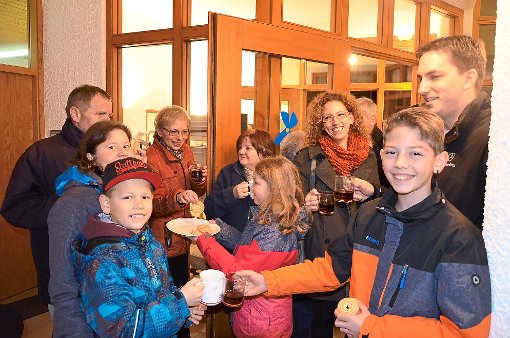 Nach der Silvesteransprache standen die Bürger noch lange in geselligen Runden im Rathaus zusammen. Foto: Schwarzwälder-Bote