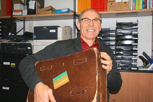 Packt regelmäßig den Koffer für das Theater Lindenhof Melchingen: der 57-jährige Tourneemanager Herbert Carl. Foto: Rapthel-Kieser Foto: Schwarzwälder-Bote
