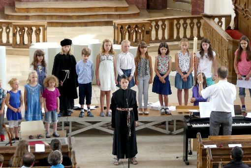 Der Kinderchor der evangelischen Kirchengemeinde führt im Familiengottesdienst ein Singspiel auf. Foto: Hageloch Foto: Schwarzwälder-Bote
