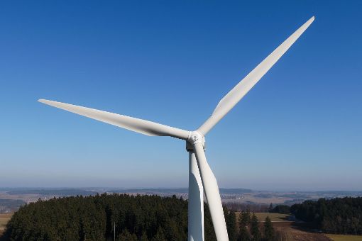 Die Windkraft Schonach GmbH will im Bereich Kapfwald/Falkenhöhe vier Windkraftanlagen bauen. Symbolfoto: Kästle Foto: Schwarzwälder-Bote