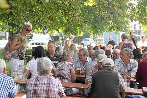 Gemütlich unter den Kastanien Platz nahmen am Wochenende hunderte Gäste beim Fest des Sängerbunds Rangendingen.  Foto: Beiter Foto: Schwarzwälder-Bote