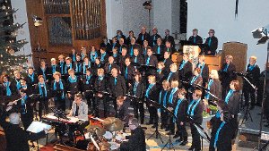 Mehr  als  60 Sänger wirken bei den   Blackbirds mit. Jetzt gab der Chor zwei Konzerte in Jettingen.  Foto: Kosowska-Németh Foto: Schwarzwälder-Bote
