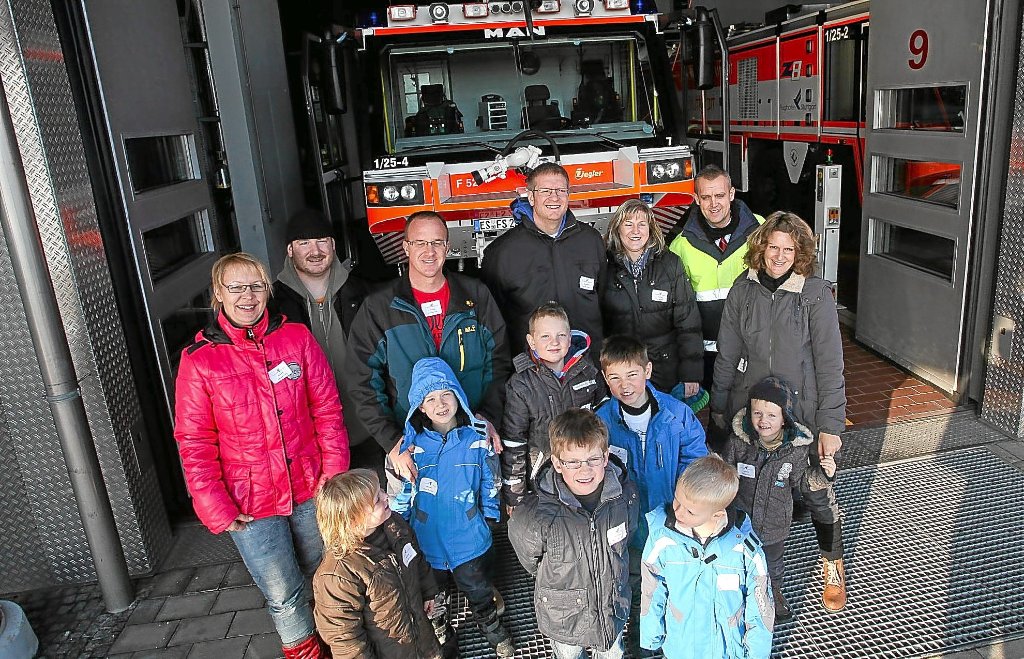 Durch den Besuch bei der Flughafen-Feuerwehr Stuttgart wurden viele Kinderwünsche erfüllt.