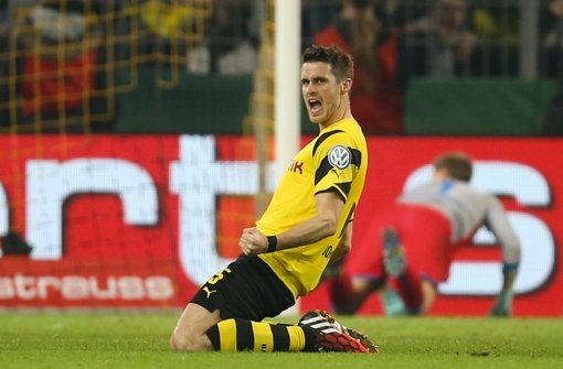 Der Dortmunder Torschütze Sebastian Kehl feiert seinen Treffer zum 3:2 im DFB-Pokalspiel – 8,78 Millionen Zuschauer verfolgten die Partie im Fernsehen. Foto: dpa