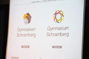 Zum neuen Leitbild der Schule als Marke entwickelte Stefan Link  das erstmals öffentlich gezeigte Logo. Foto: Ziechaus Foto: Schwarzwälder-Bote