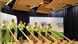 Musik in Sigmarswangen: Wilder Applaus für Alphorn und Seemannsgarn
