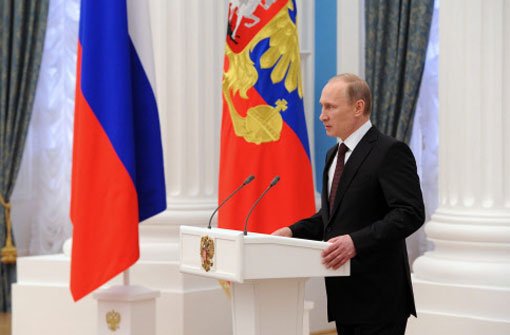 Wladimir Putin beteuert, es solle bei der Einverleibung der Krim bleiben.  Foto: dpa