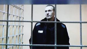 Alexej Nawalny, Oppositionspolitiker aus Russland, ist während einer Gerichtsverhandlung per Video aus einem Gefängnis zugeschaltet. (Archivbild) Foto: dpa/Evgeny Feldman