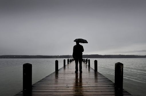 Menschen, die alleine und dabei unglücklich sind, haben häufig  auch  körperliche Leiden. Foto: dpa