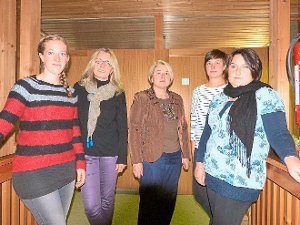 Annemarie Wilbert (von links), Sabine Marti, Sabine Weinmann, Madlen Diechle und Veronika Bihler kämpfen für den Erhalt des Bildungshauses. Foto: Maier