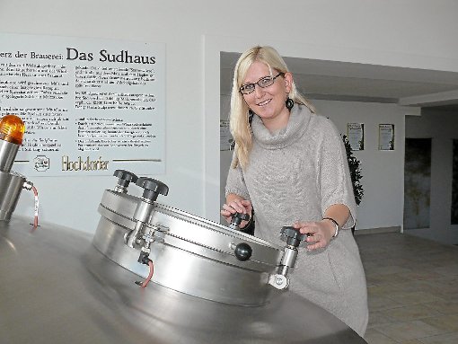 Familientradition: Katharina Haizmann im Sudhaus der väterlichen Brauerei in Hochdorf. Die 27-Jährige hat nach dem BWL-Studium auch noch den Braumeister gemacht. Foto: Nägele Foto: Schwarzwälder-Bote