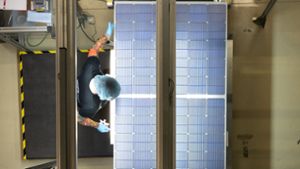 Solarkonzern Meyer Burger: Am Standort Freiberg sind 500 Arbeitskräfte beschäftigt. Foto: Sebastian Kahnert/dpa-Zentralbild/dpa
