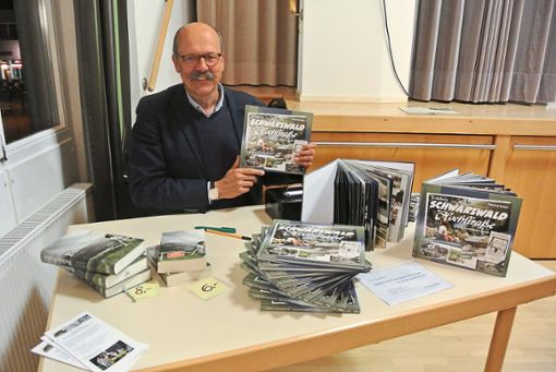 Referent Roland Seiter vermittelte Wissenswertes  über die Schwarzwaldhochstraße.   Foto: Braun Foto: Schwarzwälder Bote