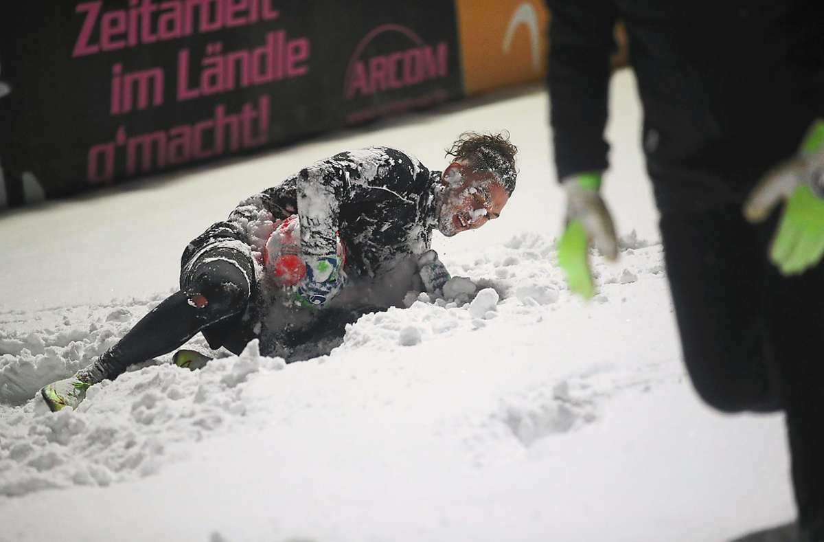 08-Keeper Andreas Hoxha fühlt sich auch im Schnee wohl. Foto: Eich