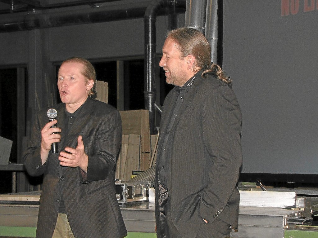 Joey Kelly (links) begeisterte mit seinem Vortrag No Limits Firmeninhaber Götz Gegg sowie die 90 zum Fachabend geladenen Gäste.  Foto: Wölfle