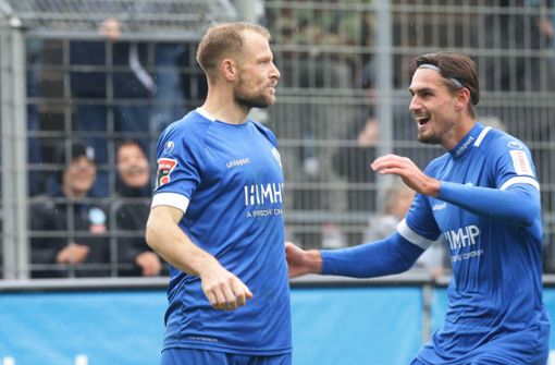 Kevin Dicklhuber (links) traf zum 1:0 für die Blauen (Archivbild). Foto: Pressefoto Baumann/Hansjürgen Britsch