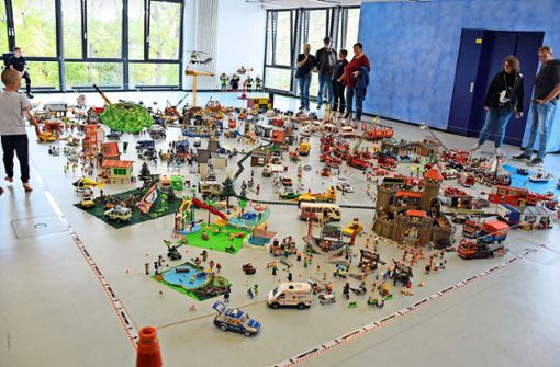 Eine unglaubliche Vielfalt bietet eine Playmobil-Ausstellung, die zahlreiche Schaulustige anzieht. Foto: Stephan Hübner