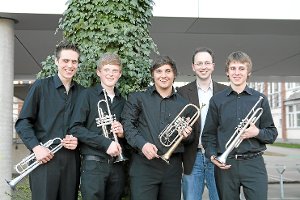 Die erfolgreichen Trompeter haben sich mit ihrem Lehrer Christian Pöndl intensiv auf Jugend musiziert vorbereitet.  Foto: Privat Foto: Schwarzwälder-Bote