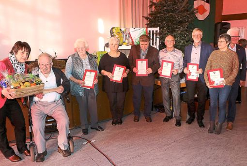 Bei der Hauptversammlung der Ortsgruppe des Schwarzwaldvereins wurden langjährige Mitglieder geehrt.  Foto: Kraushaar Foto: Schwarzwälder Bote