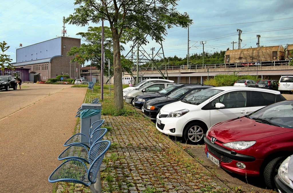 Nichts geht mehr: die Parkplätze am Vaihinger Bahnhof sind nach 9 Uhr restlos belegt. Foto: factum/Granville