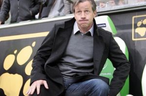 VfB-Trainer Jens Keller: Jetzt kommt es dick. Foto: Baumann