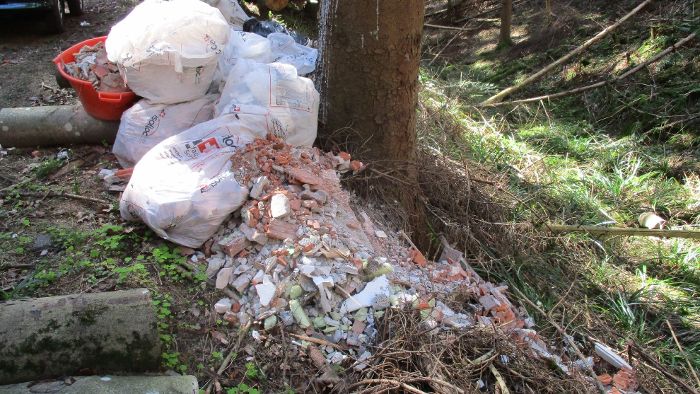 Vermehrt illegale Müllentsorgung in der Natur um Pforzheim