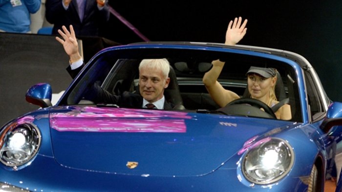 Scharapowa nimmt im Porsche Platz